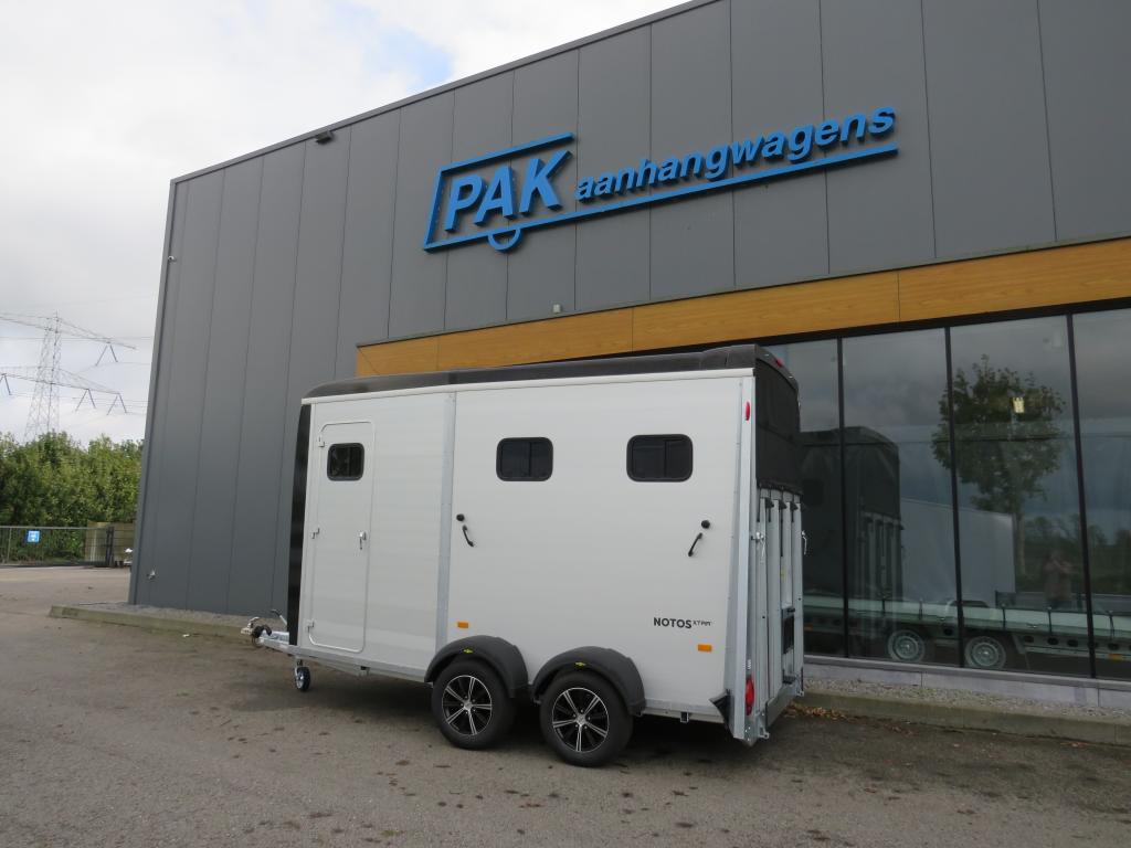 Humbaur Notos TRIA 2-paards trailer