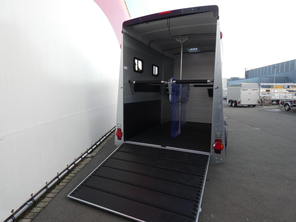 Humbaur Notos TRIA 2-paards trailer